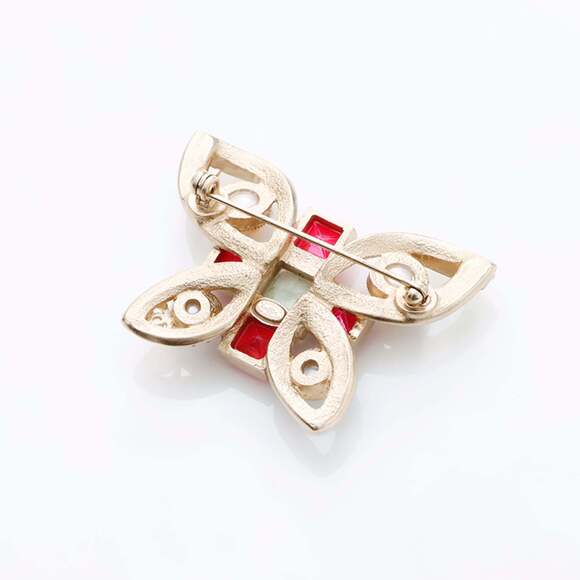 CHANEL Authentic Red Brooch - Picture 4 of 8